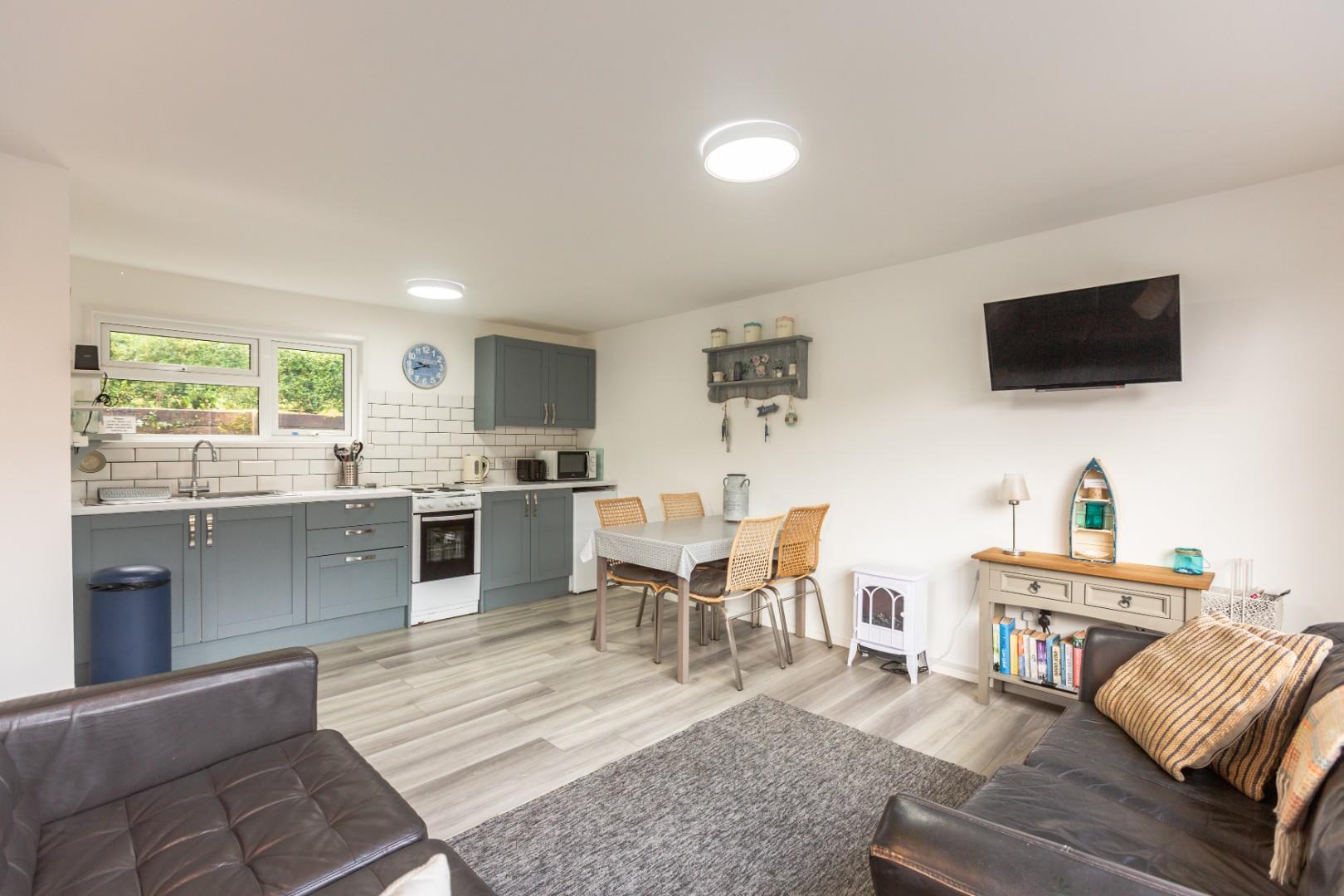 Summercliffe, Caswell, SA3 3BR